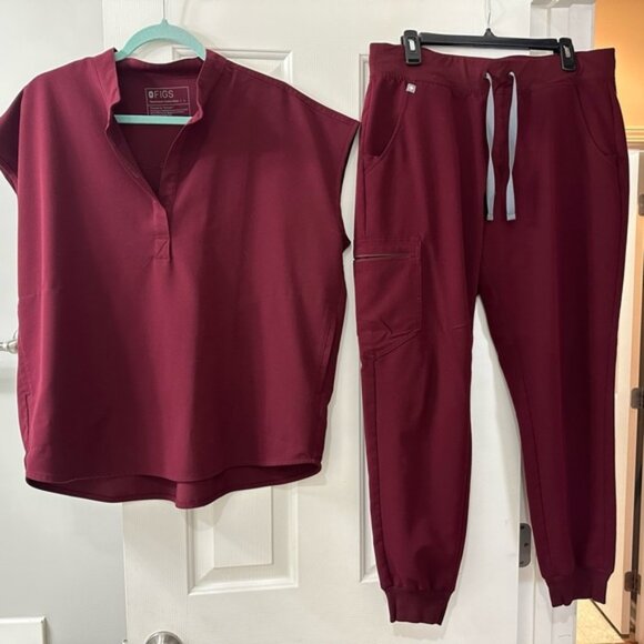 Maroon Figs Scrub set - Picture 1 of 3
